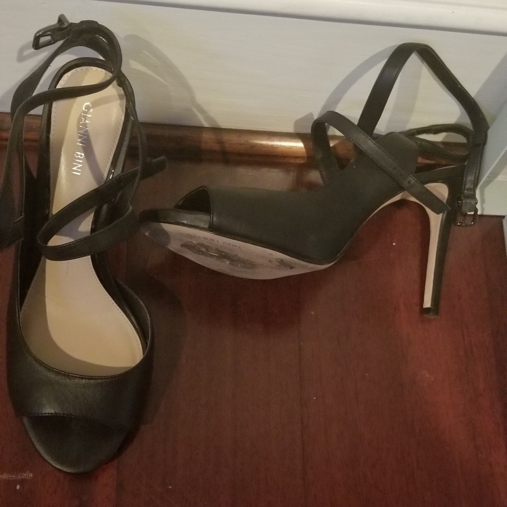 Pumps - Picture 2 of 4